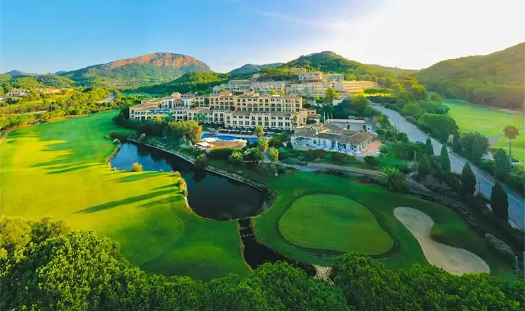 Mallorca Golf Course with sea