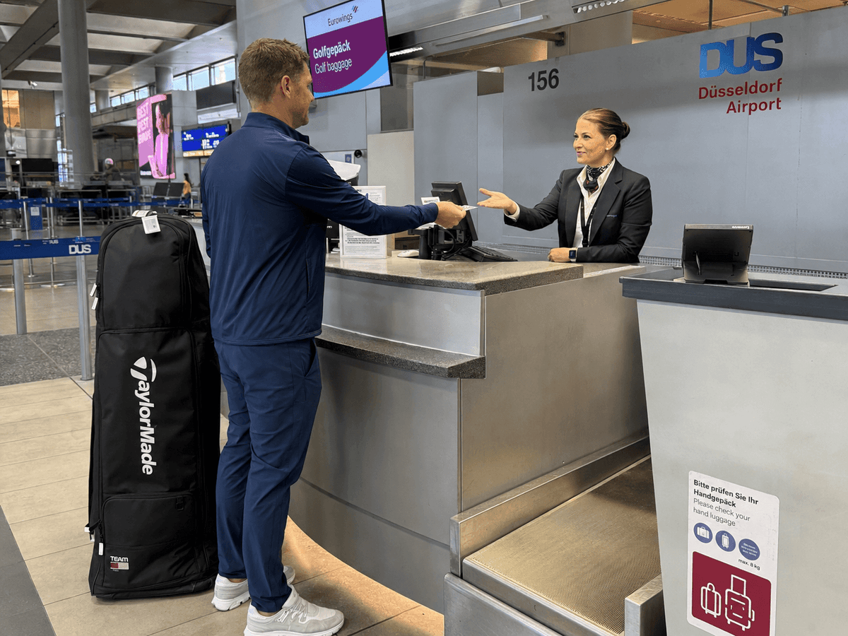 Oversized golf bag at an airport check-in counter, illustrating golf baggage charges to Mallorca
