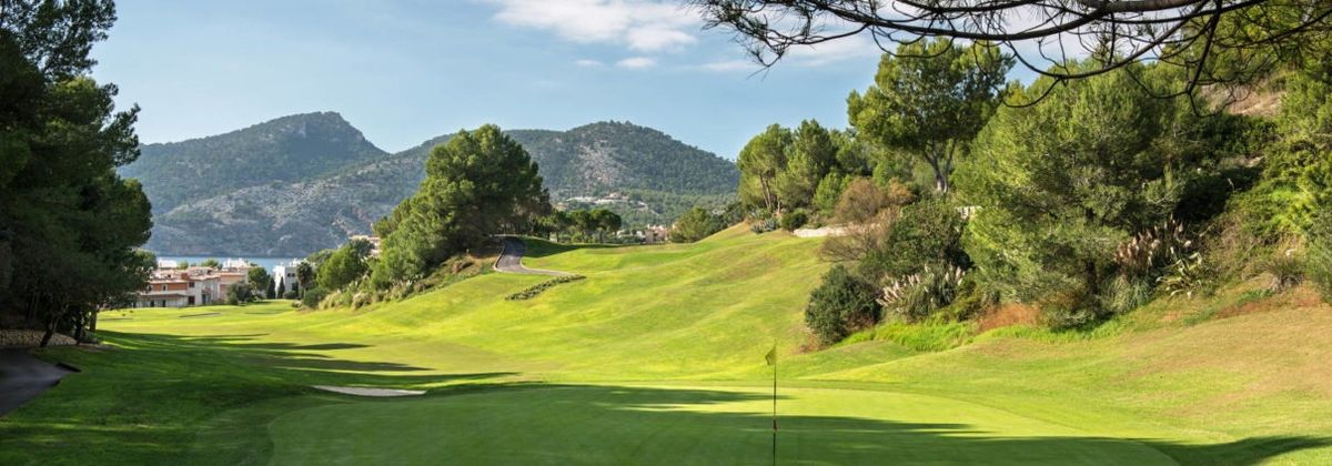 Fairway und Grün mit Bergblick – Golf de Andratx, Mallorca