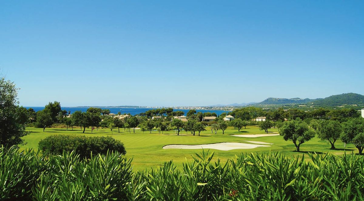 Grün und Bunker mit Meerblick – Son Servera Golf Club, Mallorca