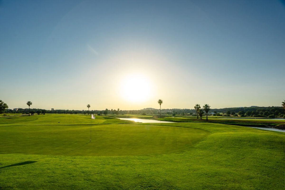 Zon die ondergaat boven de fairway – Golf Santa Ponsa II, Mallorca