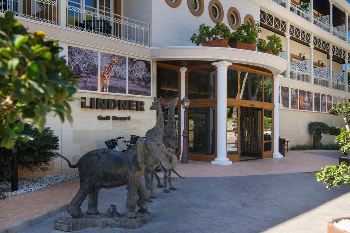 Entrance with elephant sculpture at the Lindner Hotel Mallorca Portals Nous