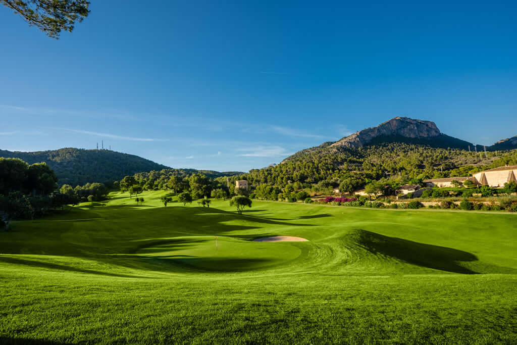 Rent2Play.Golf 18-hole green fee for Golf de Andratx, featuring scenic fairways and lush greens at the popular golf course.